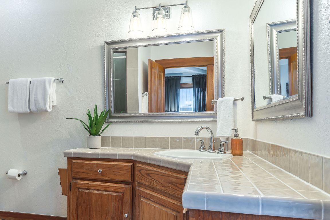 203 Leland Street Austin, TX 78704 - Photo 19 of 38 Primary Bathroom