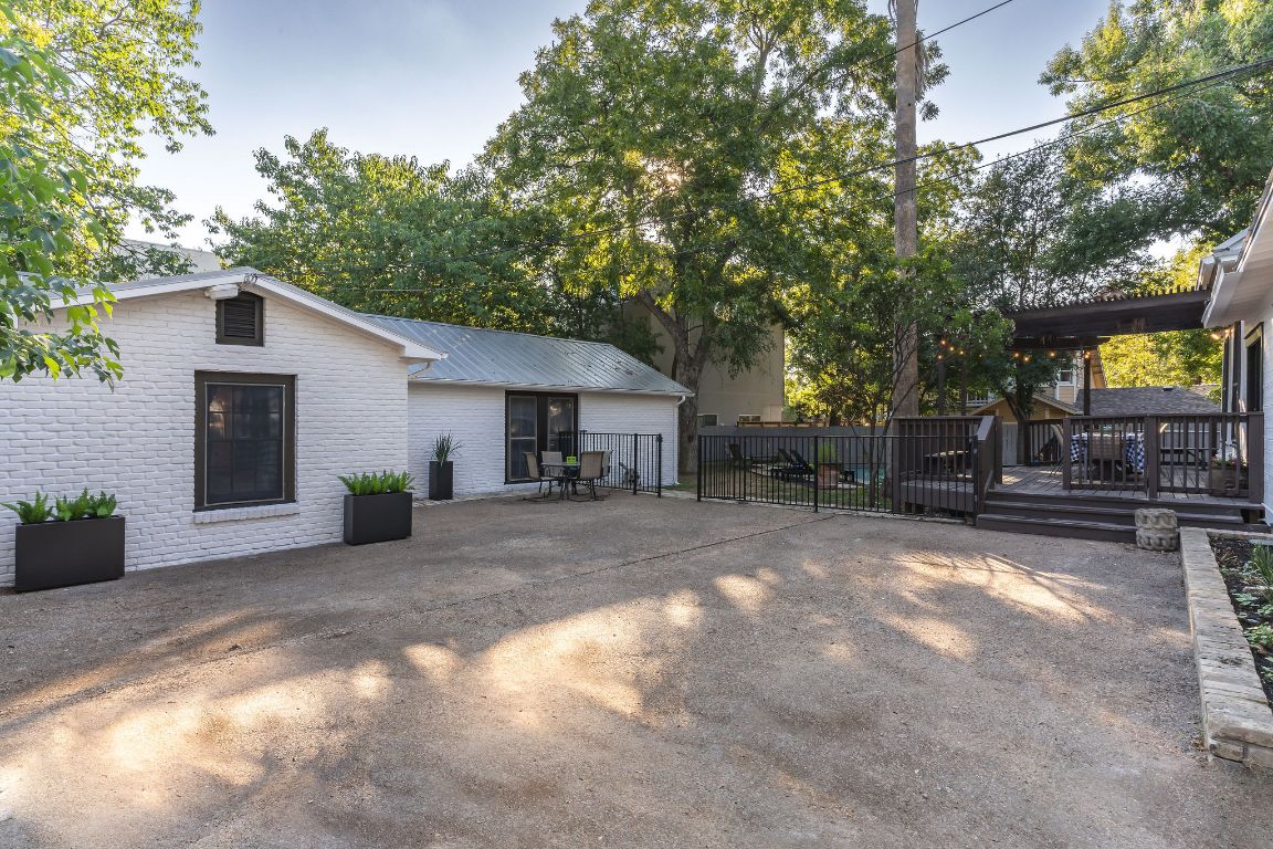 203 Leland Street Austin, TX 78704 - Photo 22 of 38 Guest House Parking