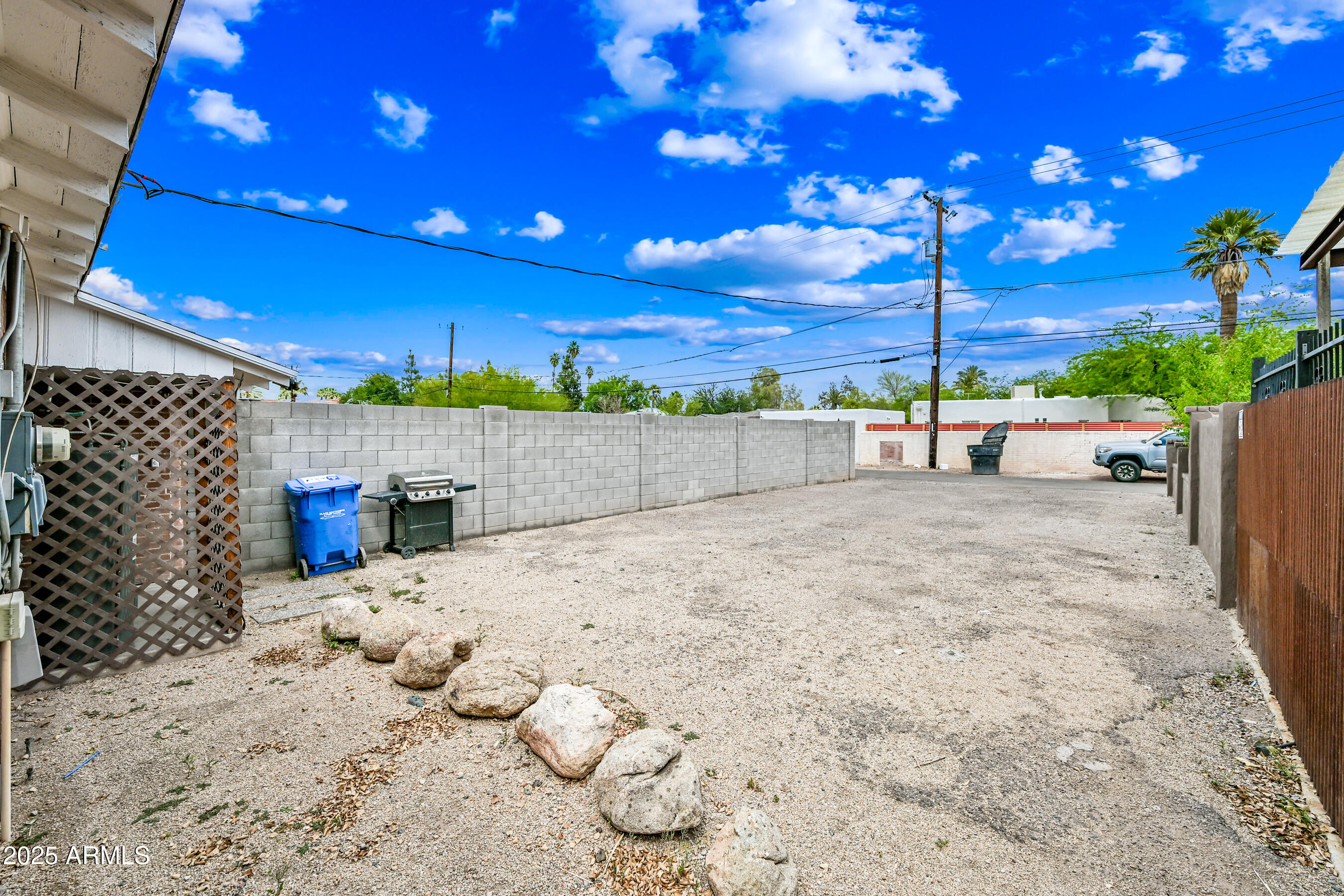2709 North 7th Street Phoenix, AZ 85006 - Photo 4 of 14 a view of a backyard with wooden fence