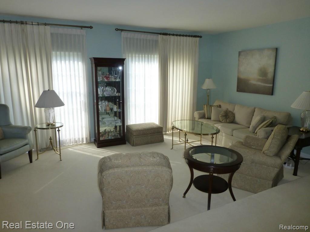 1425 Lantern Lane, Unit 34 Rochester, MI 48306 - Photo 10 of 27 Living Room 1.jpg