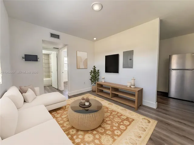 $1,800 | 1710 Northwest 1st Court, Unit 1, Miami, FL 33136