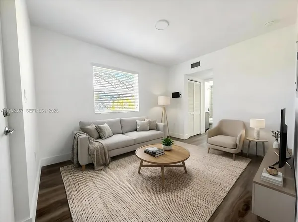 $1,700 | 1710 Northwest 1st Court, Unit 13, Miami, FL 33136