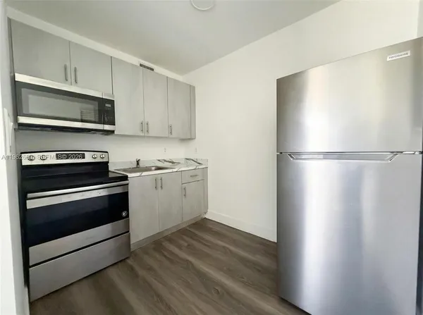$1,700 | 1710 Northwest 1st Court, Unit 13, Miami, FL 33136