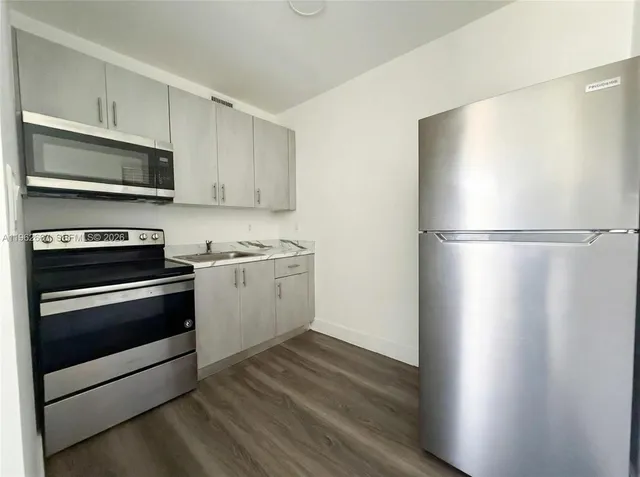 $1,800 | 1710 Northwest 1st Court, Unit 1, Miami, FL 33136