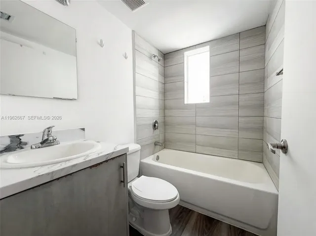 $1,800 | 1710 Northwest 1st Court, Unit 1, Miami, FL 33136