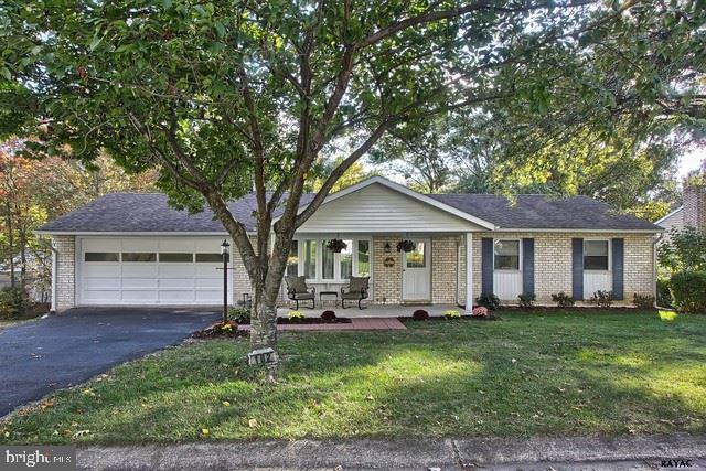 102 Lexington Road York, PA 17402 - Photo 1 of 28