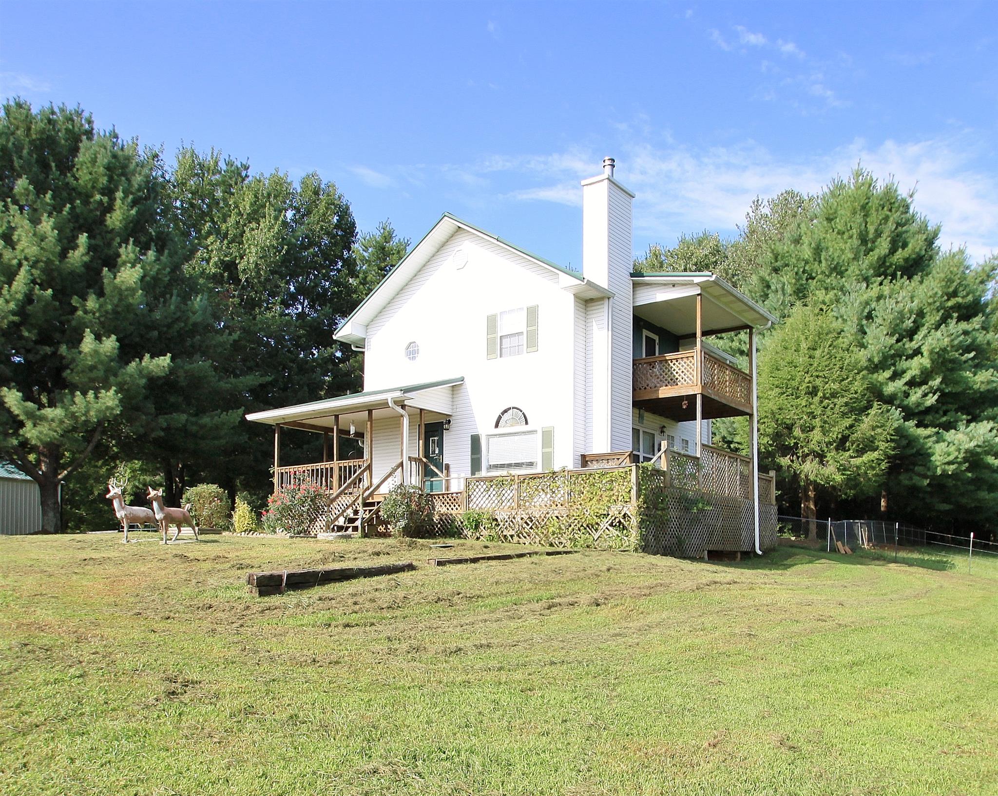 922 Harpo Road Manchester, TN 37355 - Photo 2 of 17 a front view of house with yard