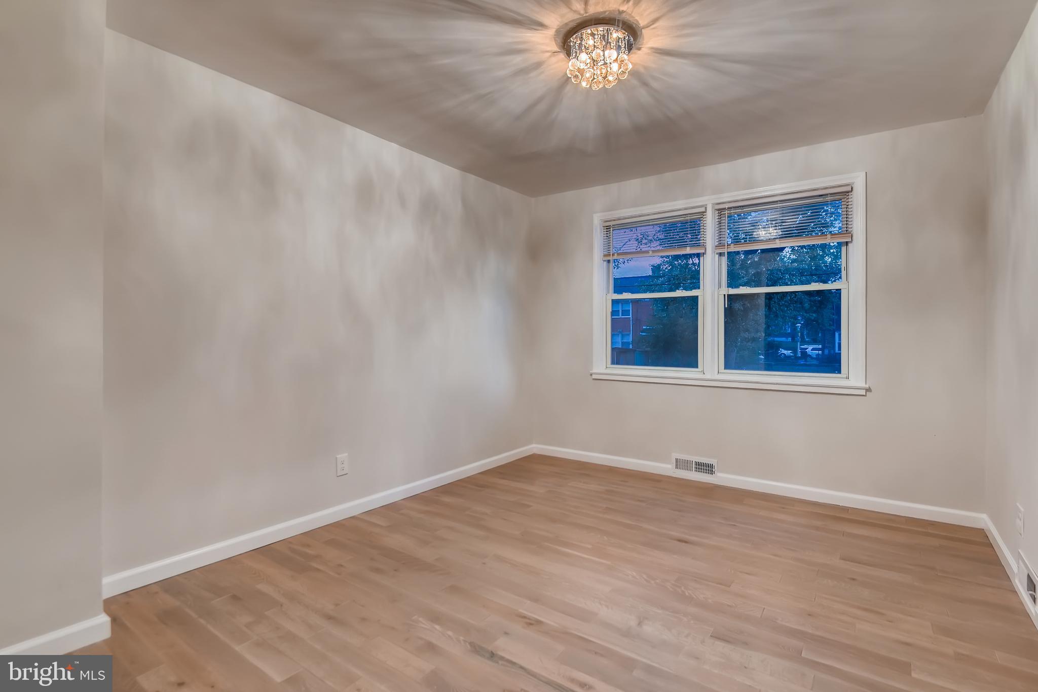1615 Gleneagle Road Baltimore, MD 21239 - Photo 11 of 32 Dining Room!