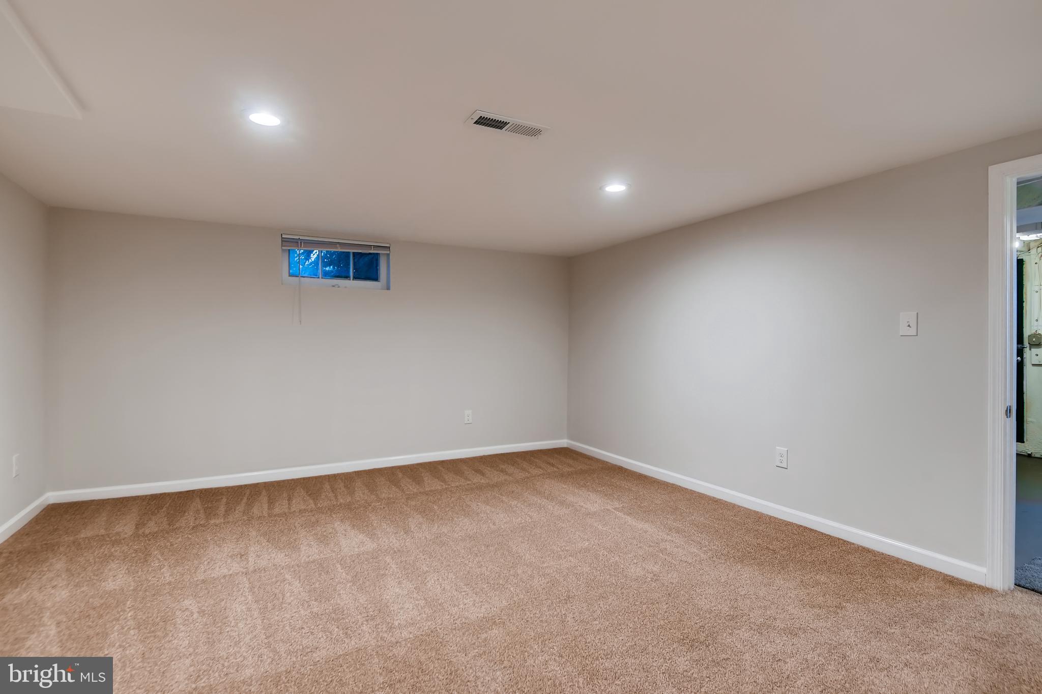 1615 Gleneagle Road Baltimore, MD 21239 - Photo 28 of 32 RecRoom!