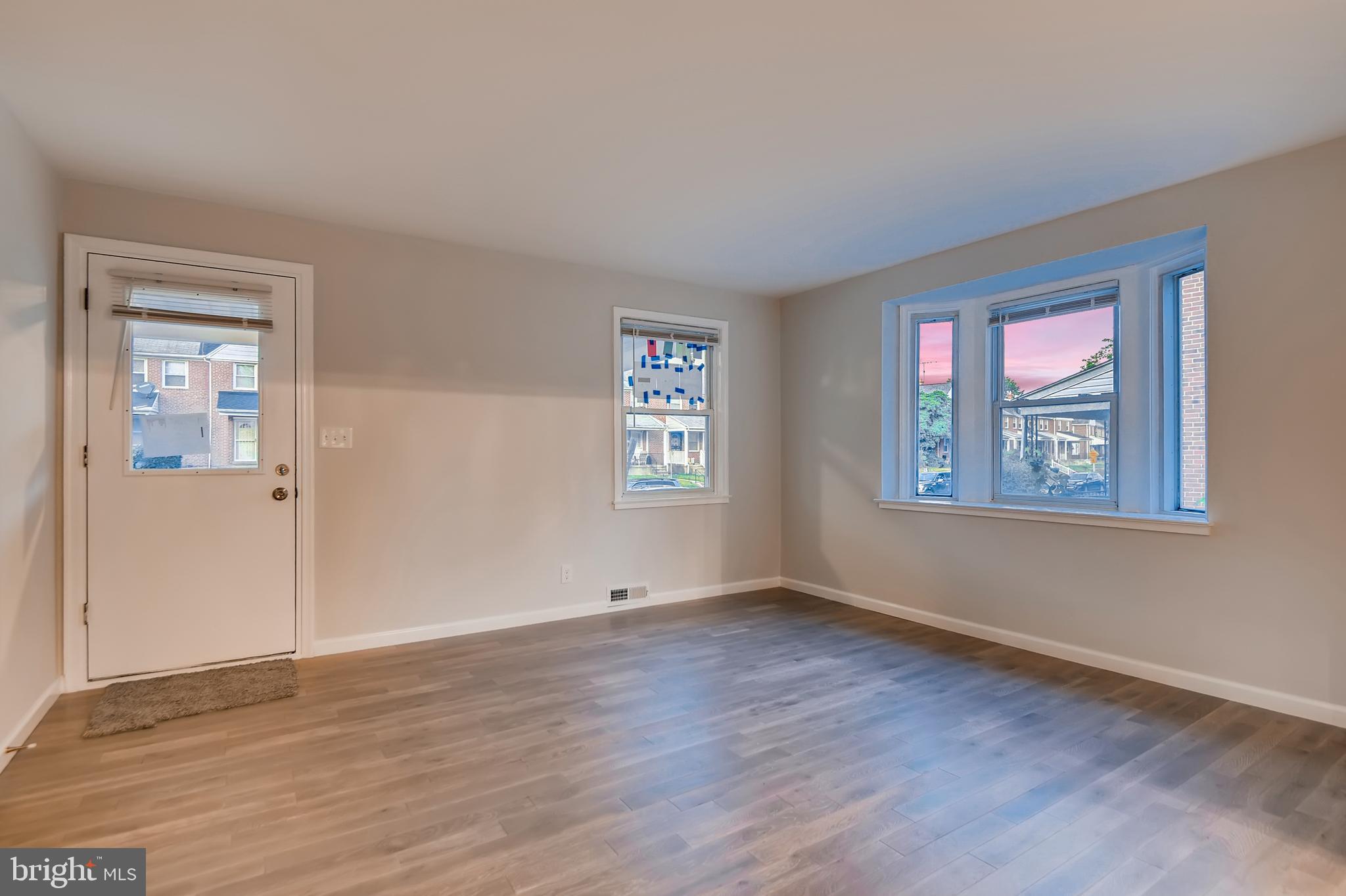 1615 Gleneagle Road Baltimore, MD 21239 - Photo 10 of 32 Living Room!
