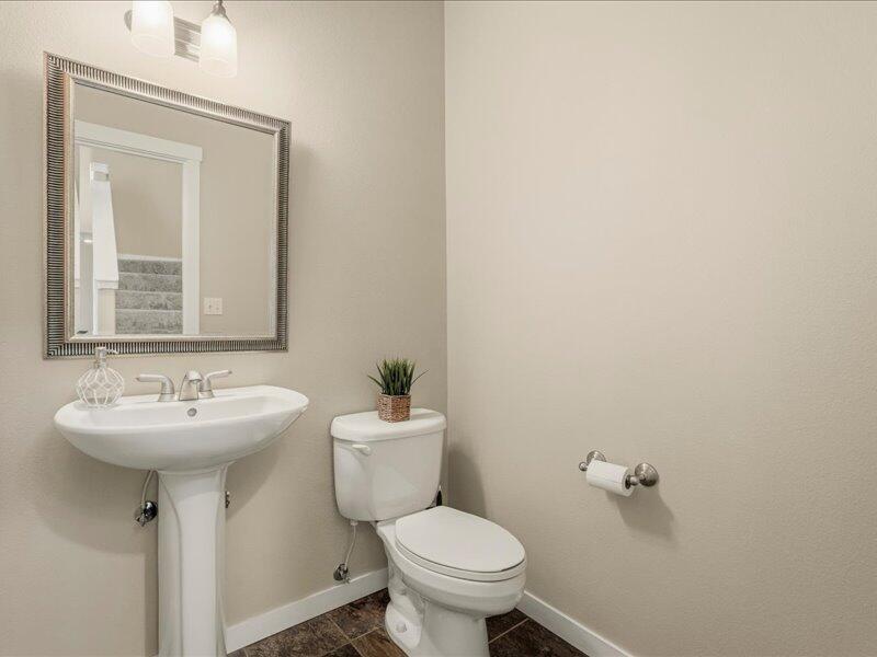 1378 Highland View Loop Redmond, OR 97756 - Photo 12 of 98 a bathroom with a toilet sink and mirror
