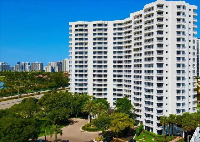 $3,100 | 3300 Northeast 192 Street, Unit 807, Aventura, FL 33180
