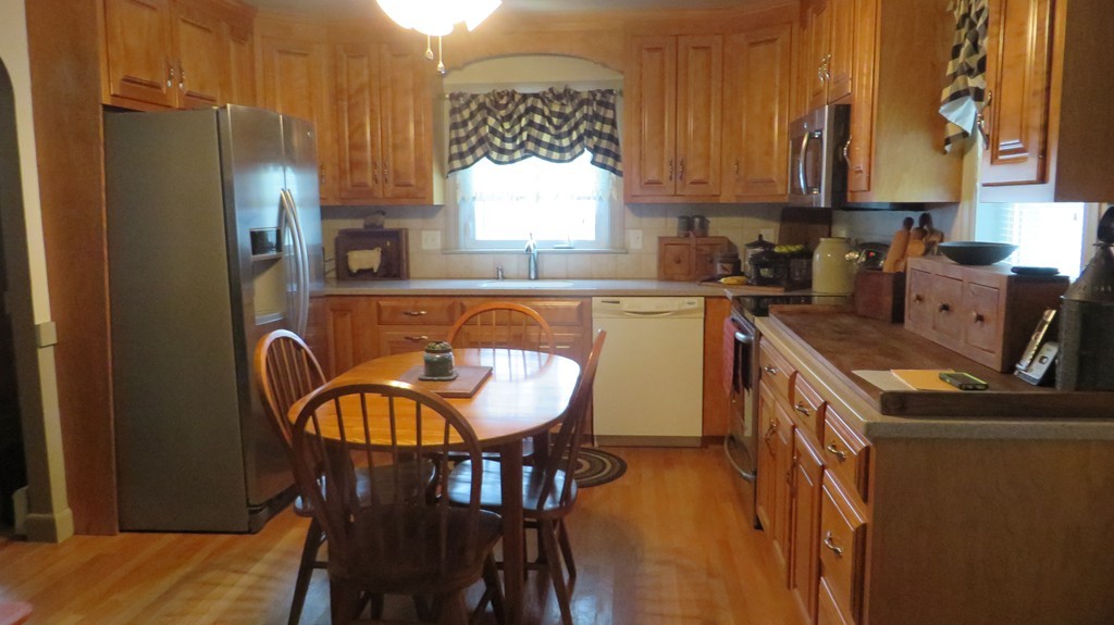 49 Cape Road Mendon, MA 01756 - Photo 2 of 9