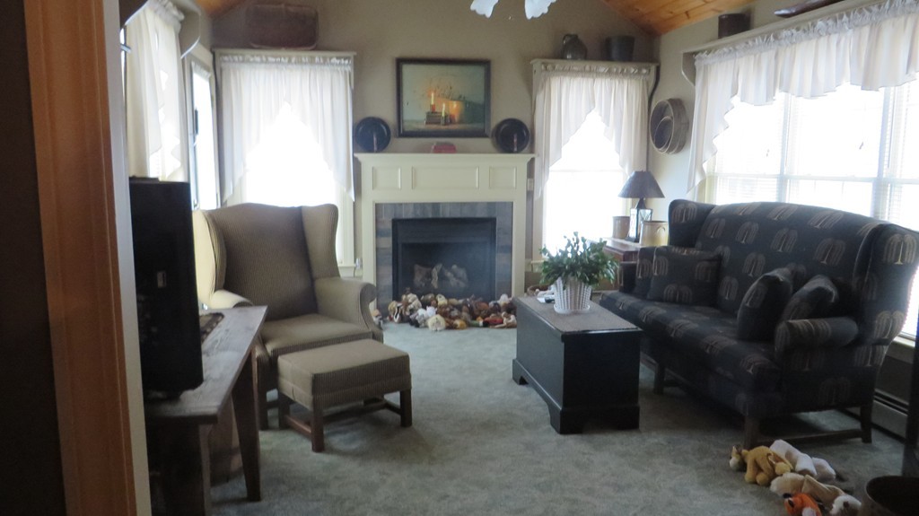 49 Cape Road Mendon, MA 01756 - Photo 4 of 9