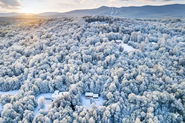 $859,000 | 11 Waldwinkle Road, West Dover, VT 05356