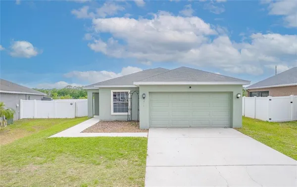 $305,000 | 6517 Bayston Hill Place, Zephyrhills, FL 33541