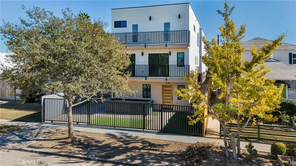 $4,579 | 1736 Carmona Avenue, Unit A, Los Angeles, CA 90019