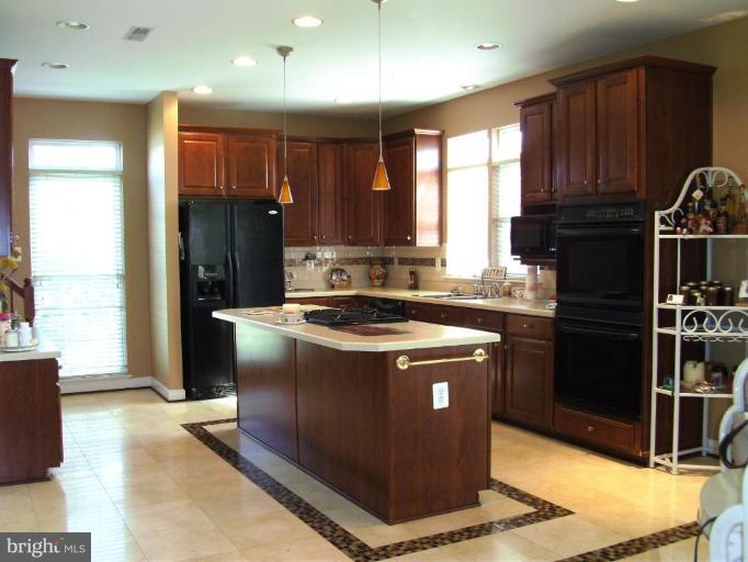 13920 Bromfield Road Germantown, MD 20874 - Photo 13 of 28 Kitchen