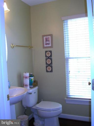13920 Bromfield Road Germantown, MD 20874 - Photo 14 of 28 First Floor Half Bath