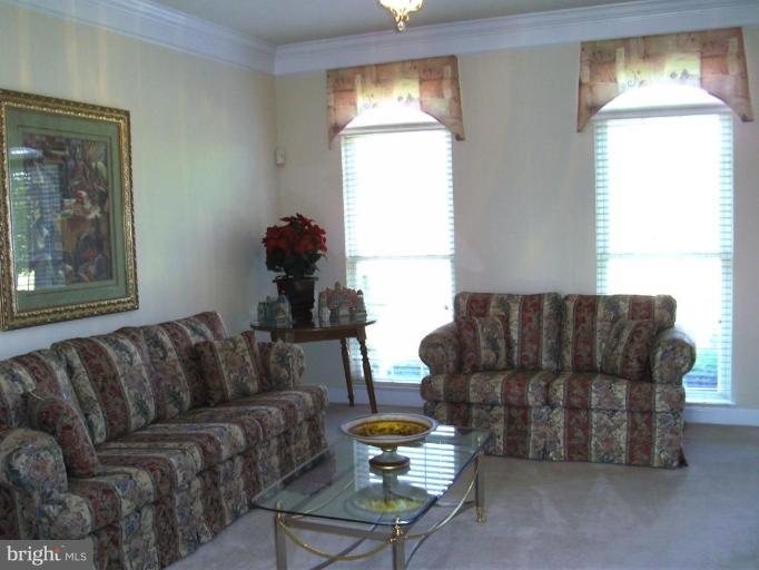 13920 Bromfield Road Germantown, MD 20874 - Photo 16 of 28 Living Room