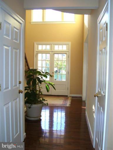 13920 Bromfield Road Germantown, MD 20874 - Photo 28 of 28 Entry way Front Entrance from Inside