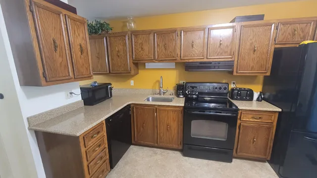 $127,900 | 7815 West Heather Avenue, Milwaukee, WI 53223