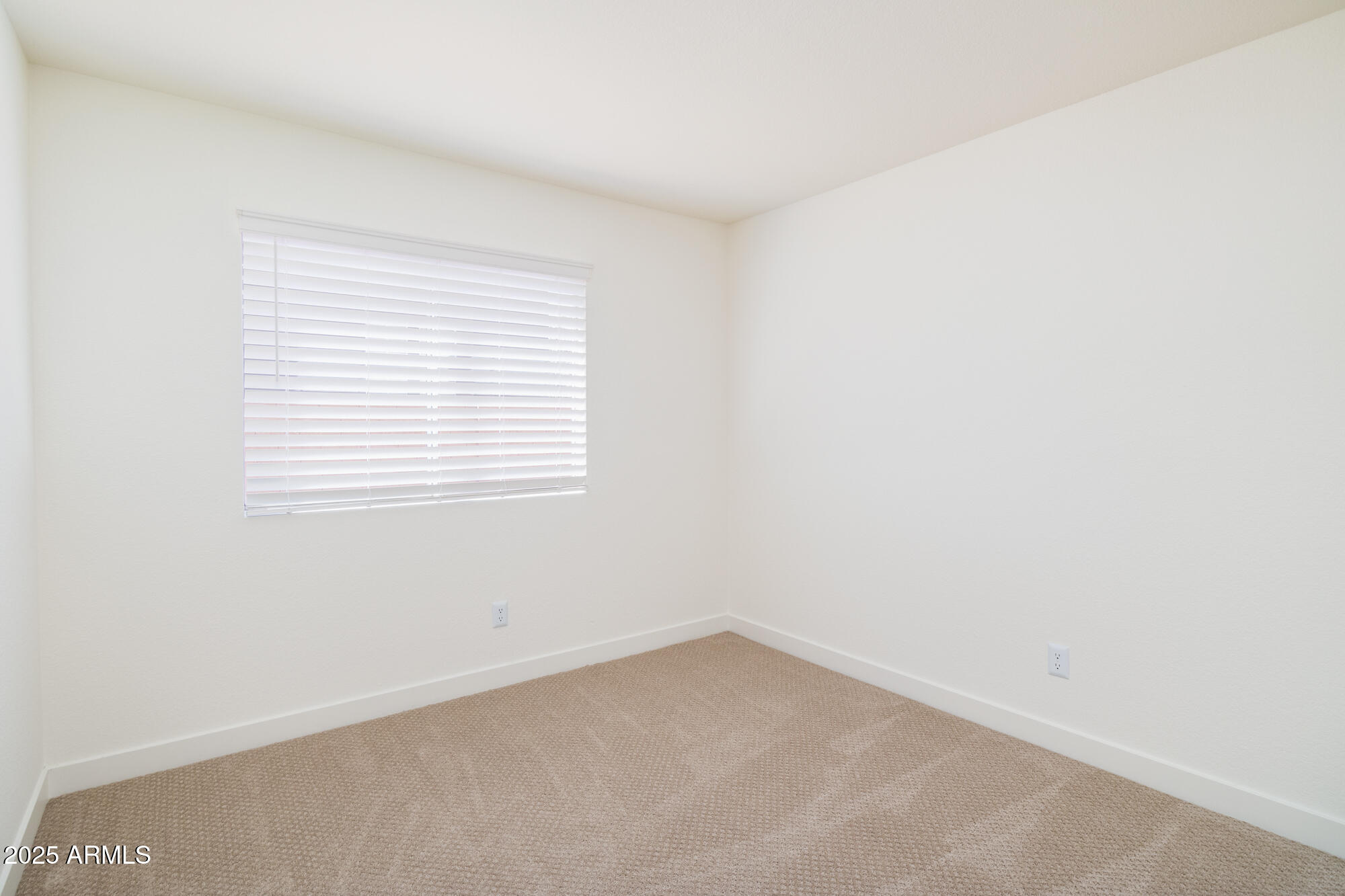 850 North Los Altos Drive Chandler, AZ 85224 - Photo 31 of 34 an empty room with a window