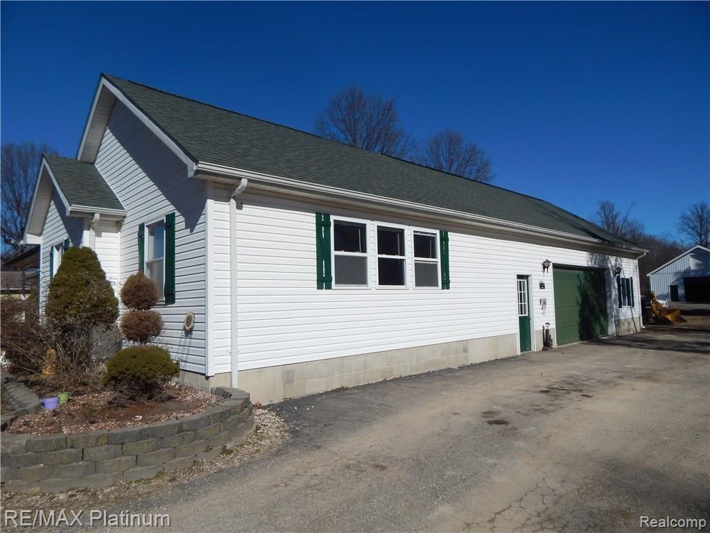 21925 Dickinson Road New Boston, MI 48164 - Photo 5 of 63 Gallery Image 5