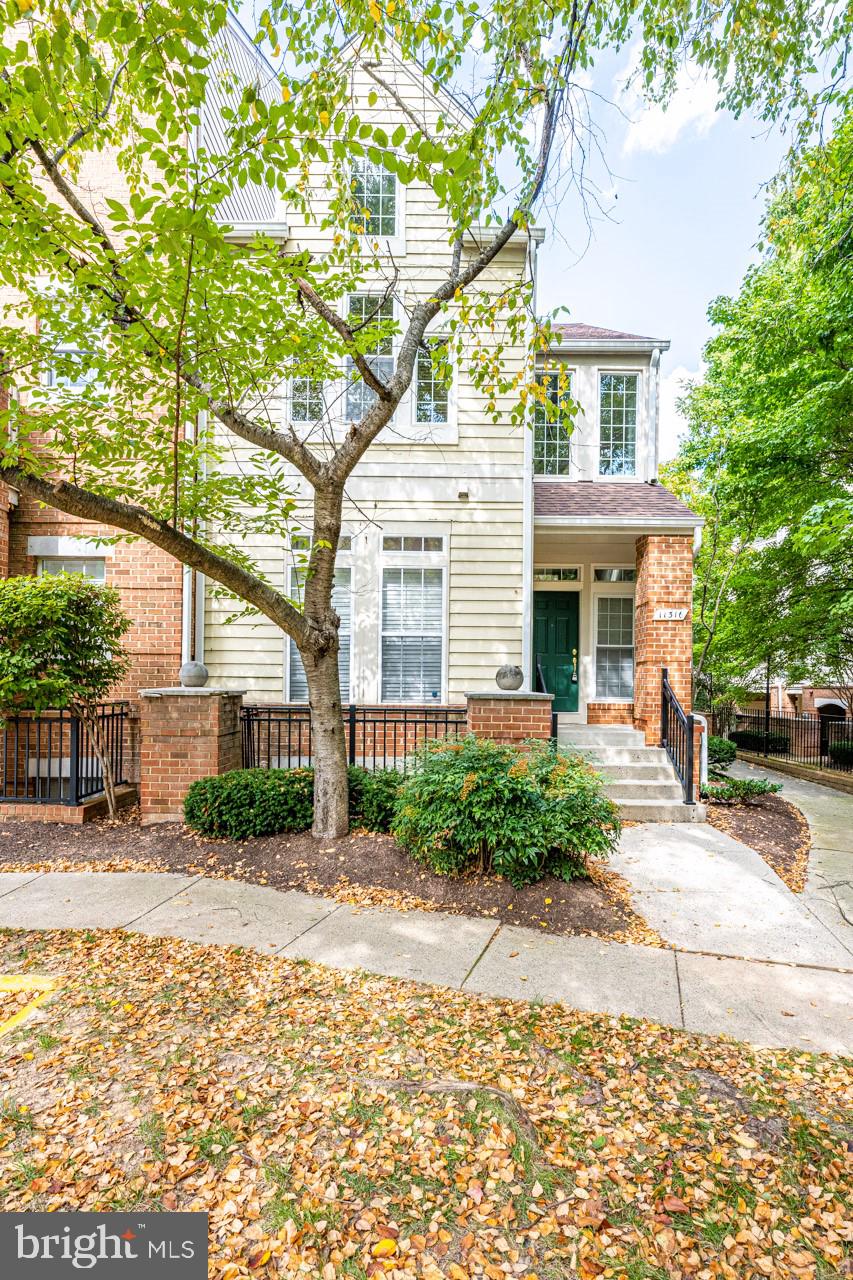 11316 Sundial Court, Unit 814 Reston, VA 20194 - Photo 3 of 30 Gallery Image 3