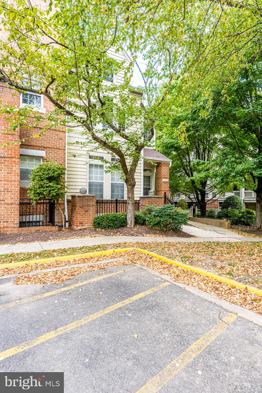 11316 Sundial Court, Unit 814 Reston, VA 20194 - Photo 5 of 30 Gallery Image 5