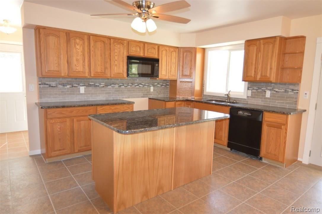 7795 Broadbridge Road Fair Haven, MI 48023 - Photo 2 of 16 DSC_4415.JPG