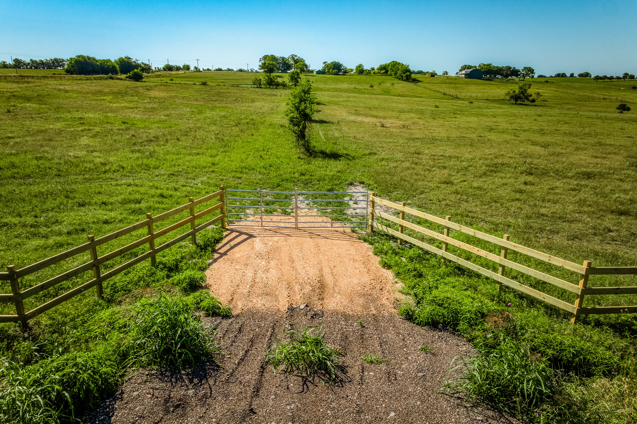 5005 Fuchs Road Burton, TX 77835 - Photo 2 of 8 a view of an ocean and beach