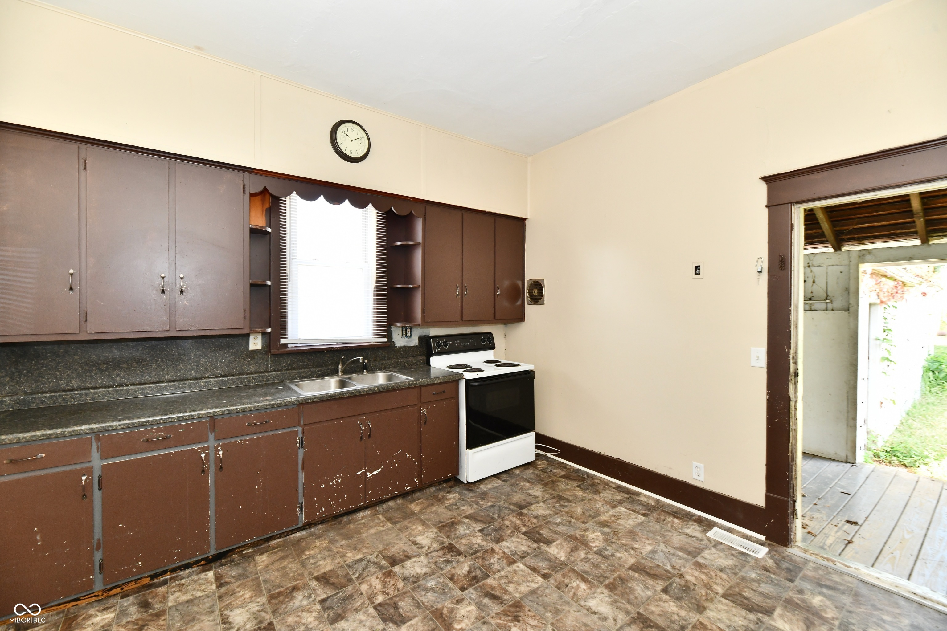 208 East Sherman Street Windfall, IN 46076 - Photo 7 of 21