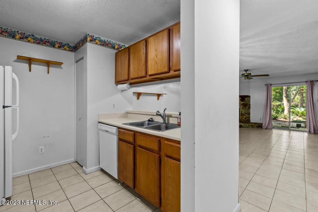 3270 Ricky Drive, Unit 904 Jacksonville, FL 32223 - Photo 5 of 32 3270 Ricky Dr #904-8