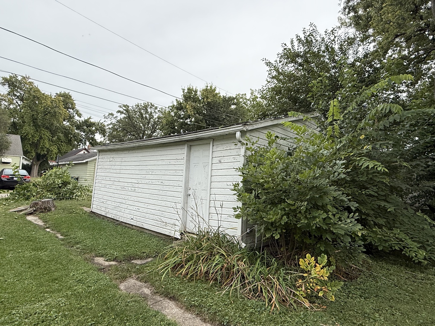 540 South Osborn Avenue Kankakee, IL 60901 - Photo 10 of 11 a backyard of a house with lots of green space