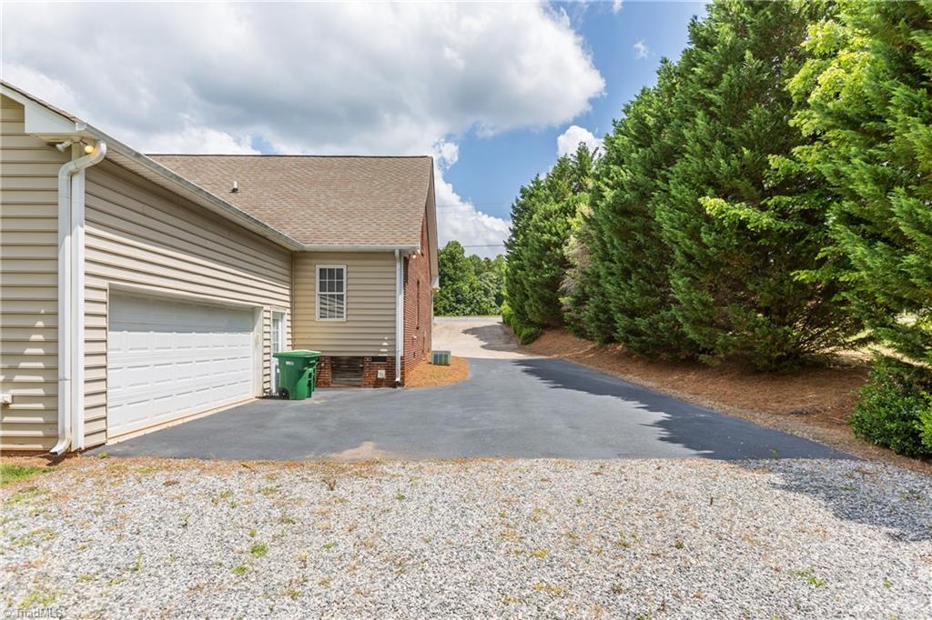 6550 Styers Ferry Road Clemmons, NC 27012 - Photo 5 of 33