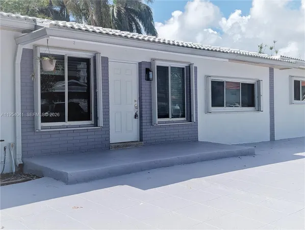 $4,800 | 220 Southeast 1st Street, Dania Beach, FL 33004