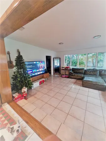 $4,800 | 220 Southeast 1st Street, Dania Beach, FL 33004