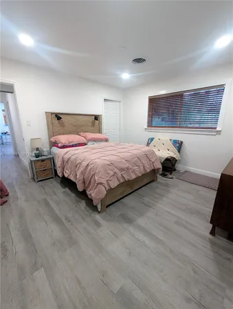 $4,800 | 220 Southeast 1st Street, Dania Beach, FL 33004
