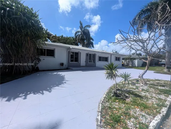 $4,800 | 220 Southeast 1st Street, Dania Beach, FL 33004