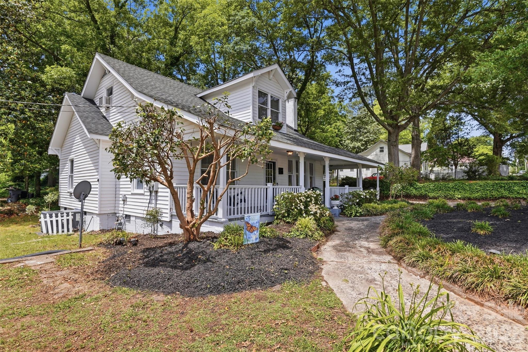 201 Smith Street Clover, SC 29710 - Photo 2 of 34