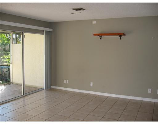 4826 South Hemingway Circle, Unit 104 Margate, FL 33063 - Photo 4 of 7 Living Room