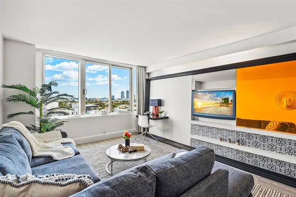 $4,000 | 1100 West Avenue, Unit 1123, Miami Beach, FL 33139