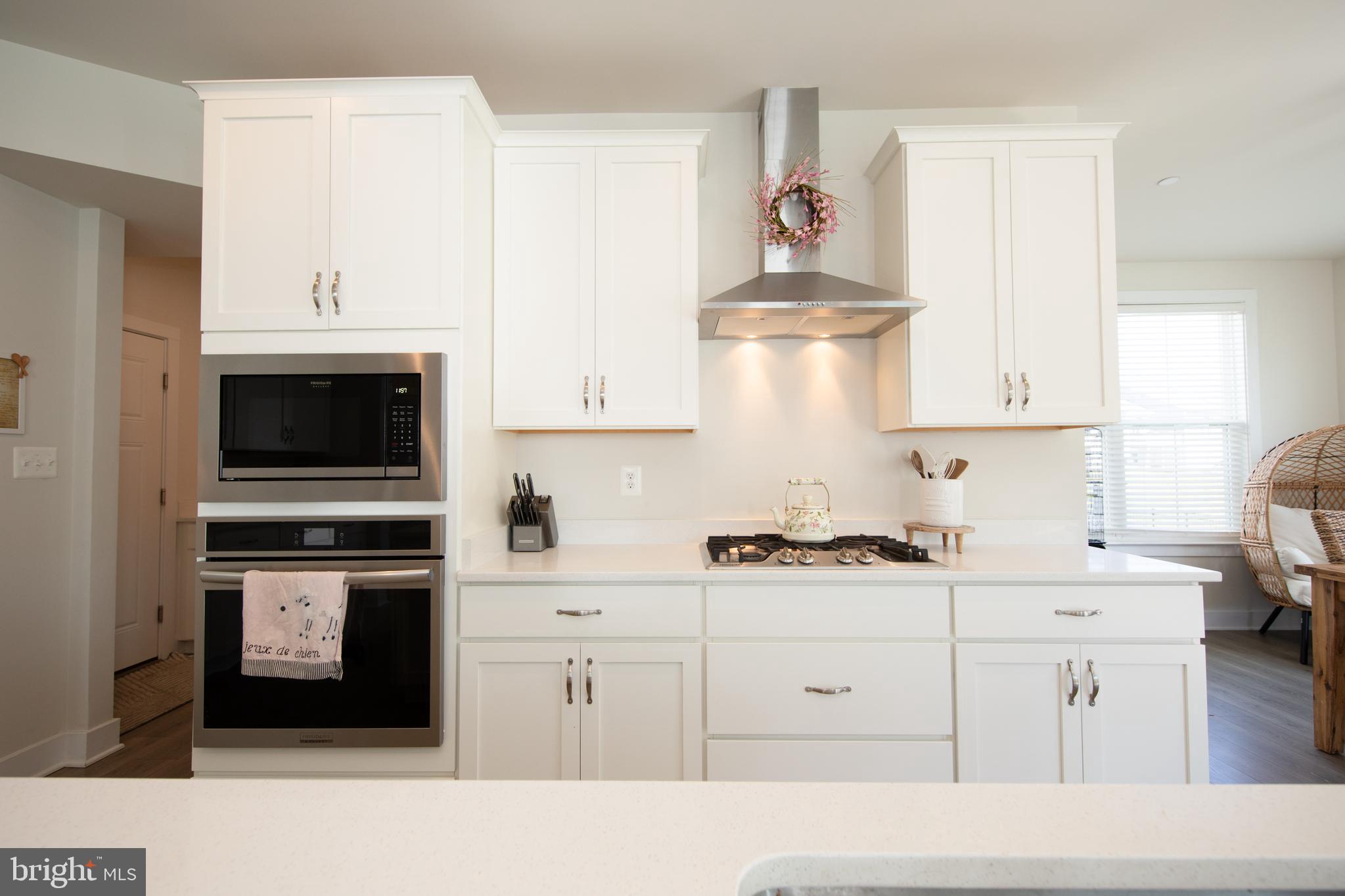 2511 Easy Street Fallston, MD 21047 - Photo 5 of 48 Gas Cooktop with hood