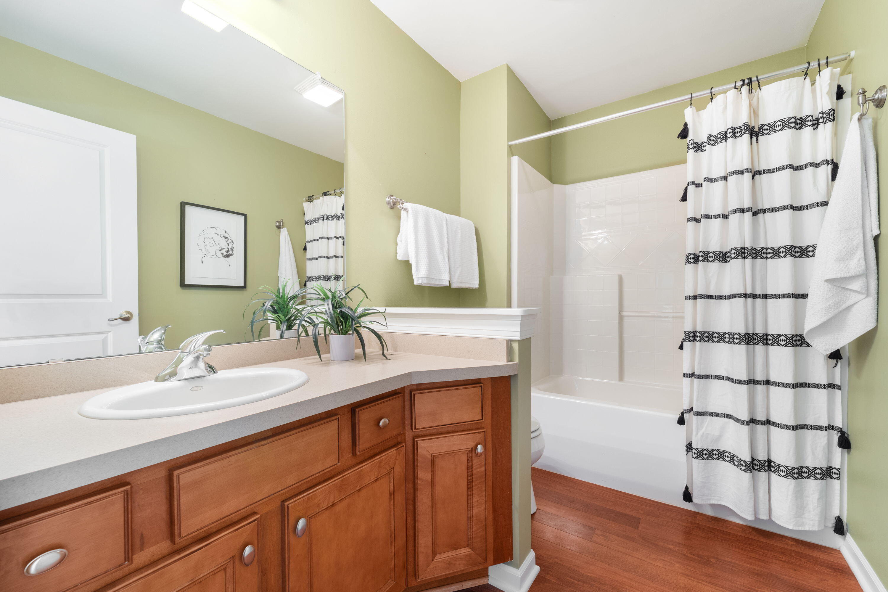 1864 River Lakes Road South Oconomowoc, WI 53066 - Photo 25 of 44 Full Bath