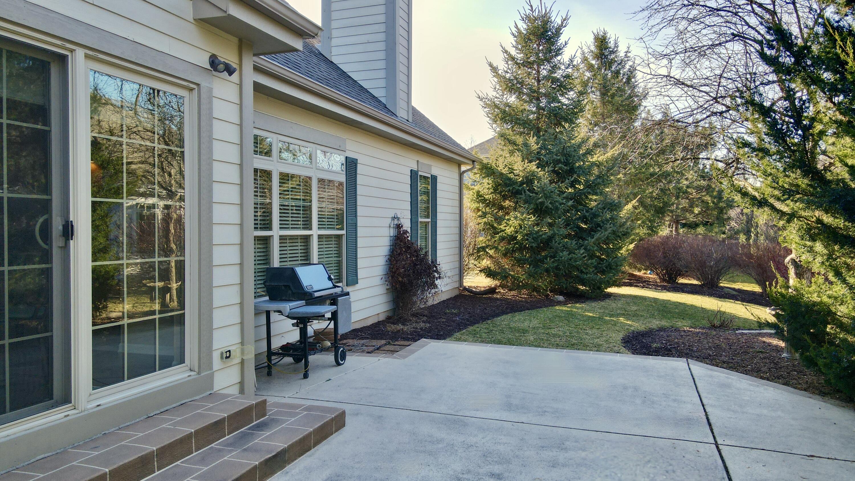 1864 River Lakes Road South Oconomowoc, WI 53066 - Photo 33 of 44 With Natural Gas Line to Grill