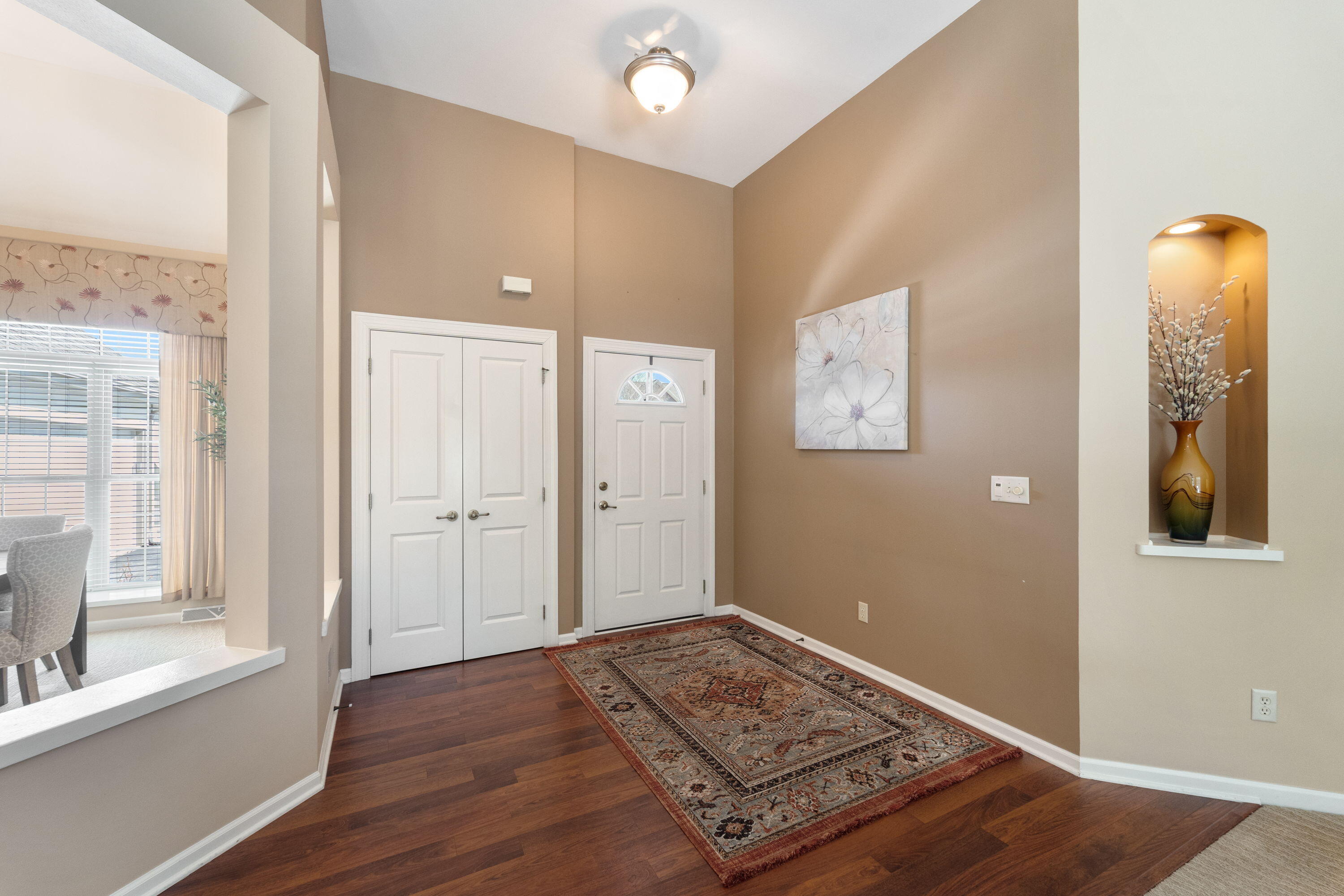 1864 River Lakes Road South Oconomowoc, WI 53066 - Photo 7 of 44 Foyer