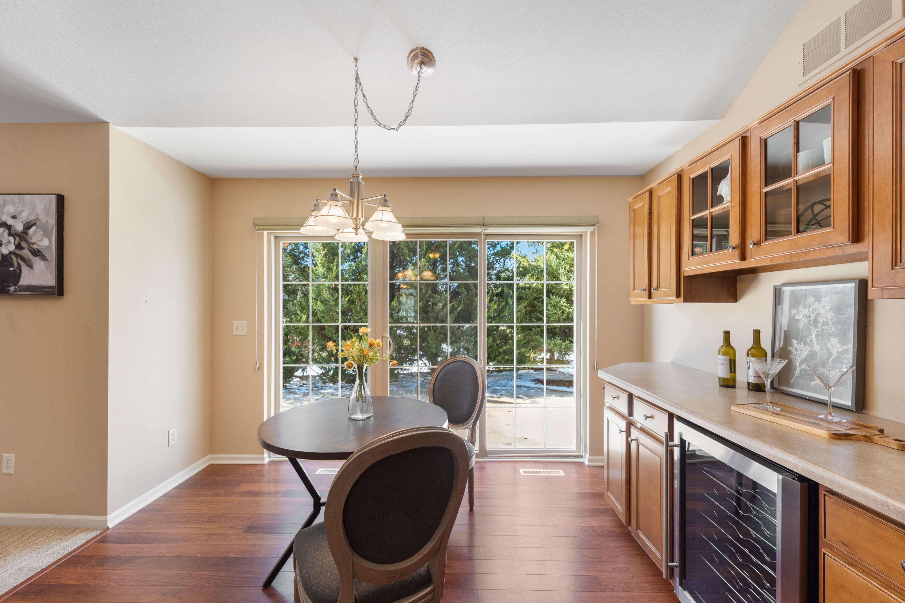 1864 River Lakes Road South Oconomowoc, WI 53066 - Photo 10 of 44 Eat-In