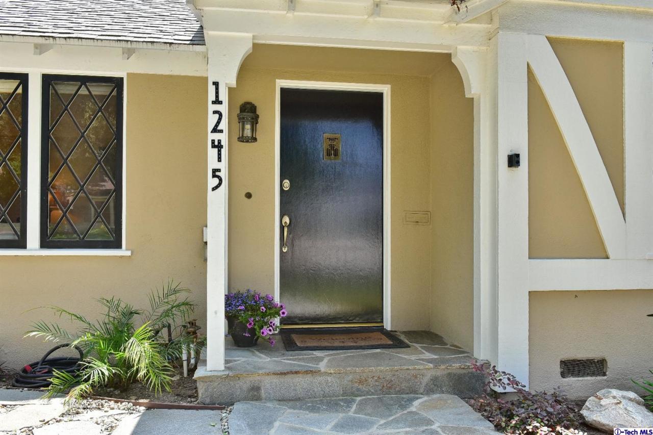 1245 Oak Cir Drive Glendale, CA 91208 - Photo 4 of 31 Additional Photo