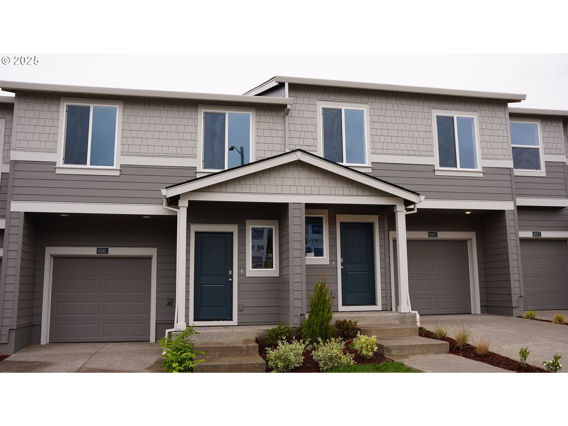 6161 Southeast 15th Street Gresham, OR 97080 - Photo 1 of 34 a front view of a house with yard